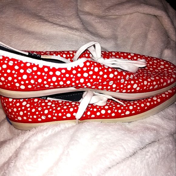 Keds Size 9 Red w/white dots - Picture 3 of 4